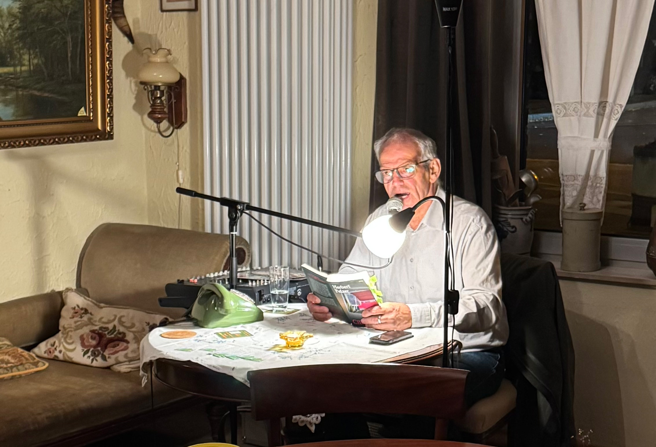 Premierenveranstaltung im Eifeler Antikhaus Café in Sinzenich